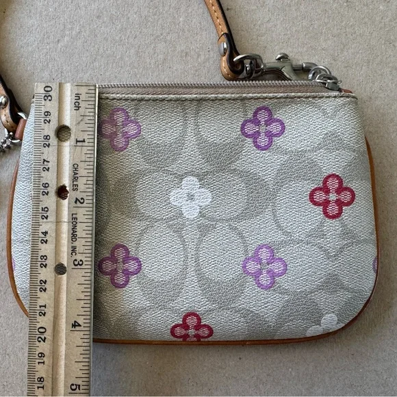 Coach Wristlet - Picture 10 of 12